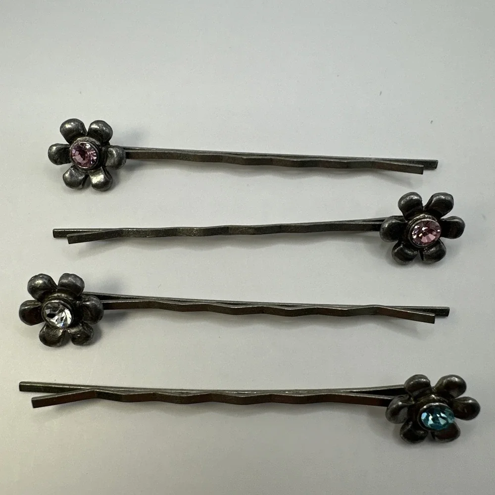 Vintage Y2K Flower Bobby‎ Pins accented with central rhinestone
